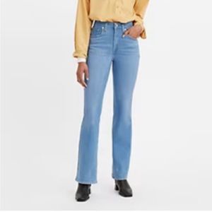 Levi’s 725 light blue wash sz 27